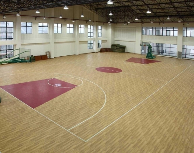 籃球場地面選擇pcv塑膠地板還是木地板？